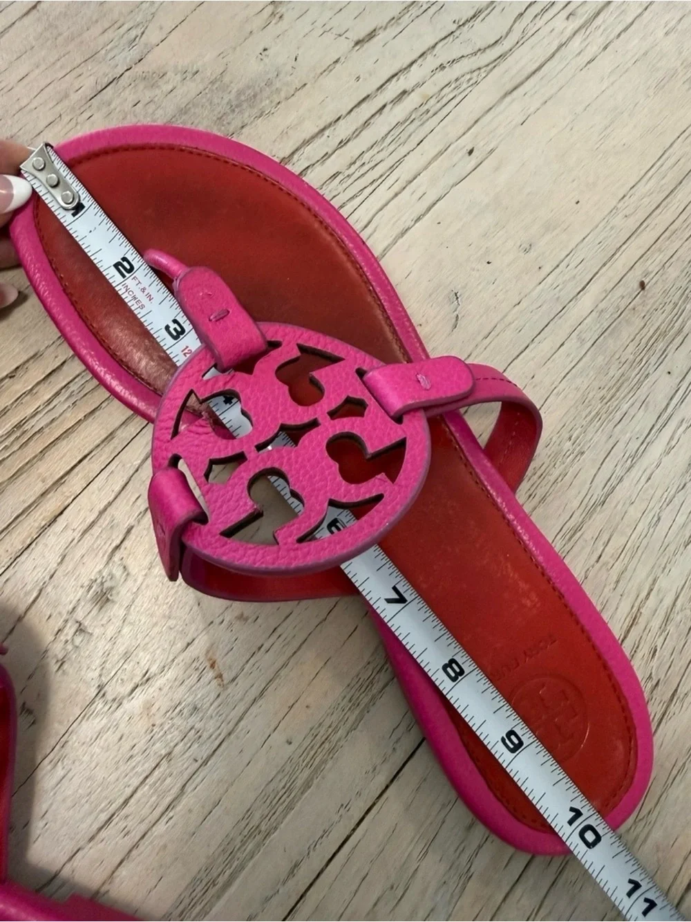 Tory Burch Miller Hot Pink Fuchsia Leather Logo Thong Sandals size 8.5
